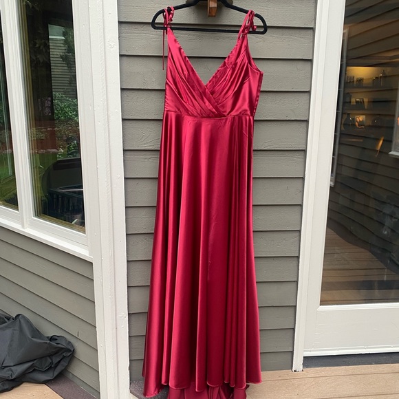 Cinderella Devine, long red dress with straps, Large NWOT - Picture 3 of 12